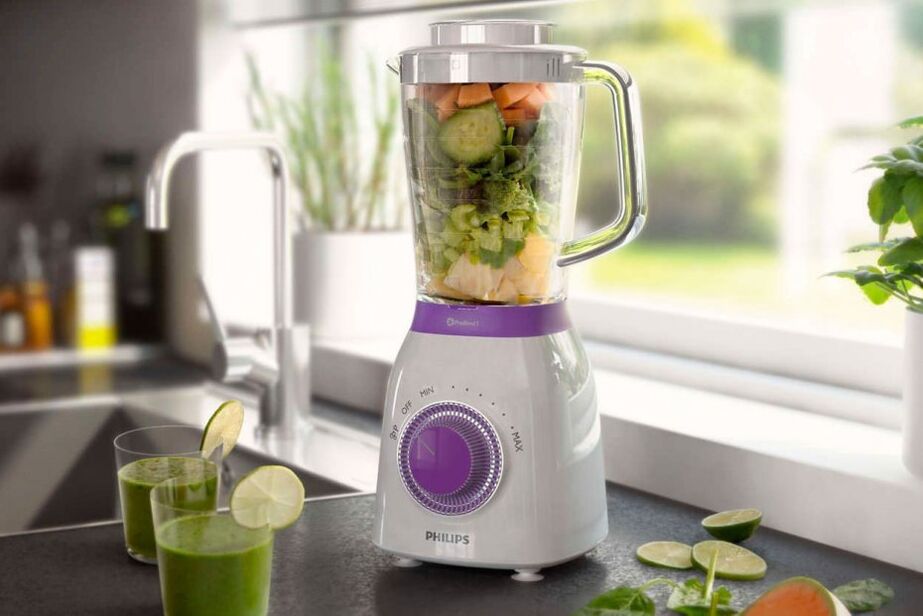Make a weight loss smoothie in a blender