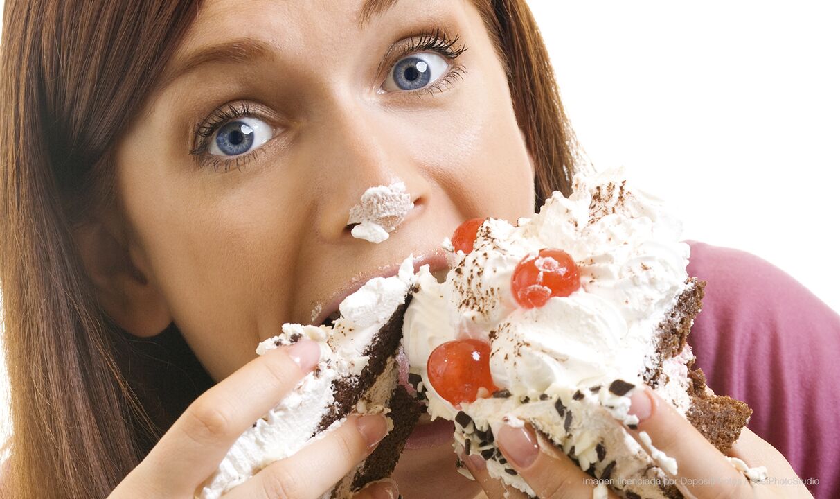 Girls eat cakes better and better how to lose weight
