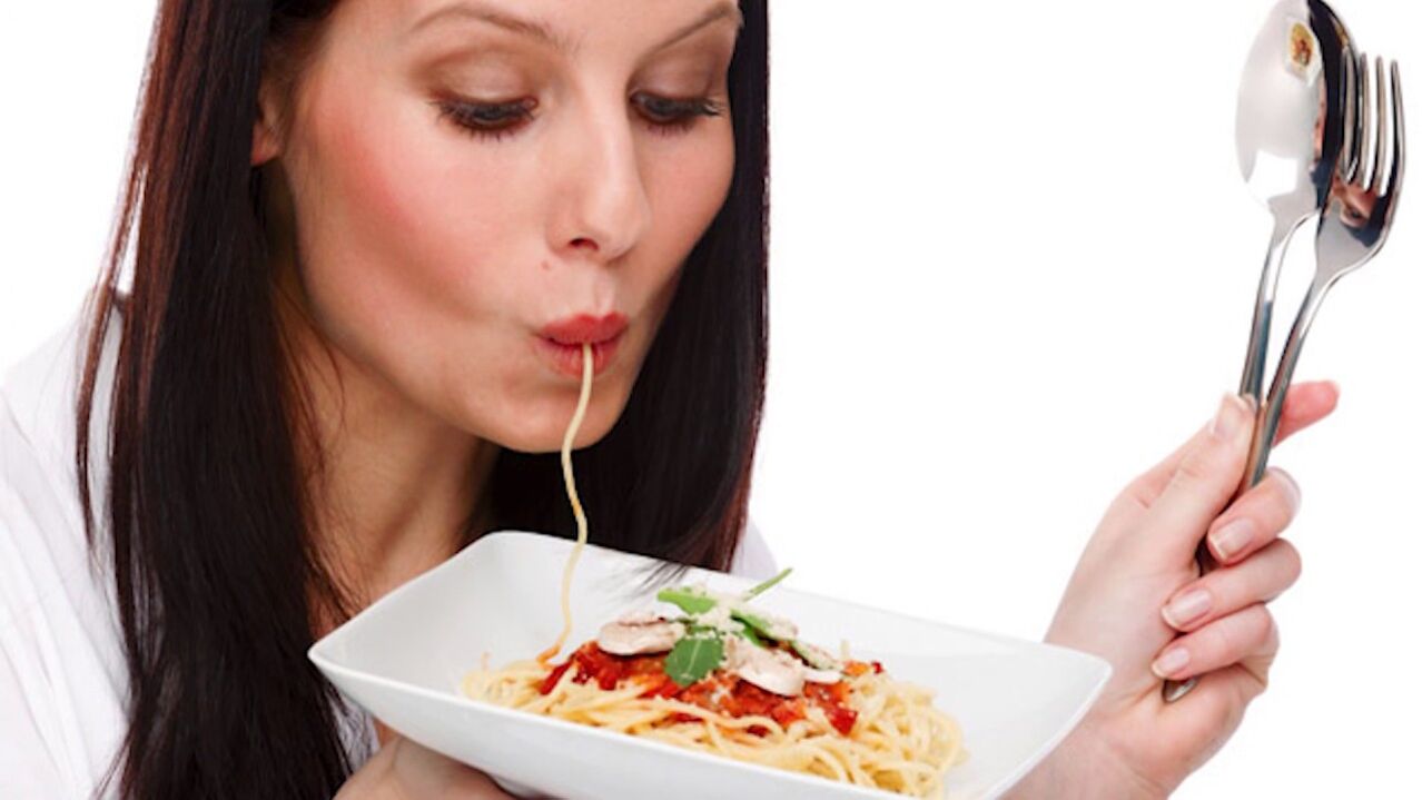 Woman eating spaghetti with thin belly