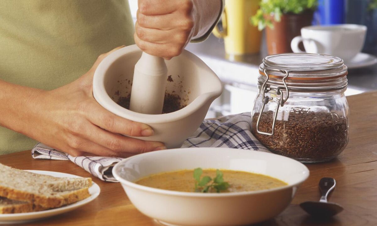 Add flaxseed to the soup to improve intestinal function