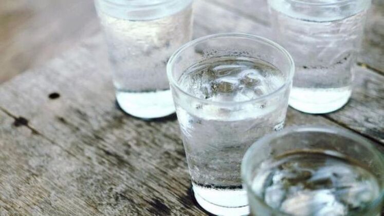 When using diuretics to lose weight, you need to drink plenty of water. 